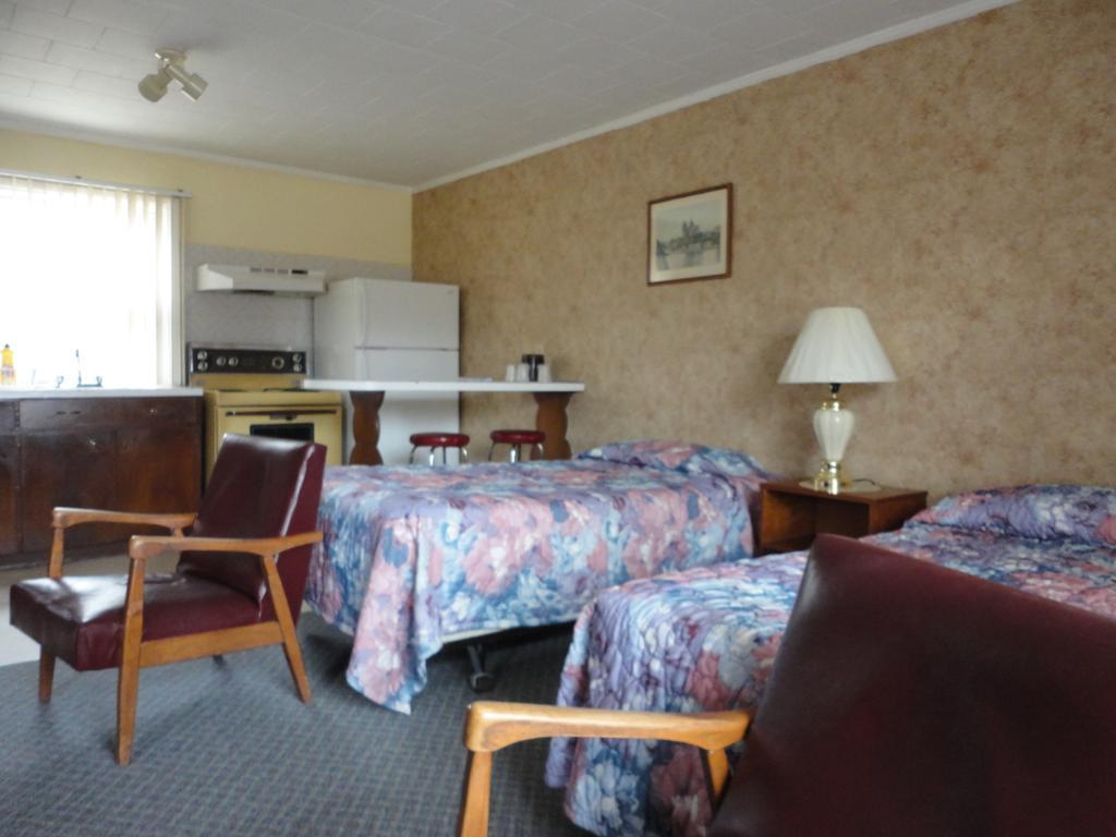 Hipwell'S Motel Fonthill Εξωτερικό φωτογραφία
